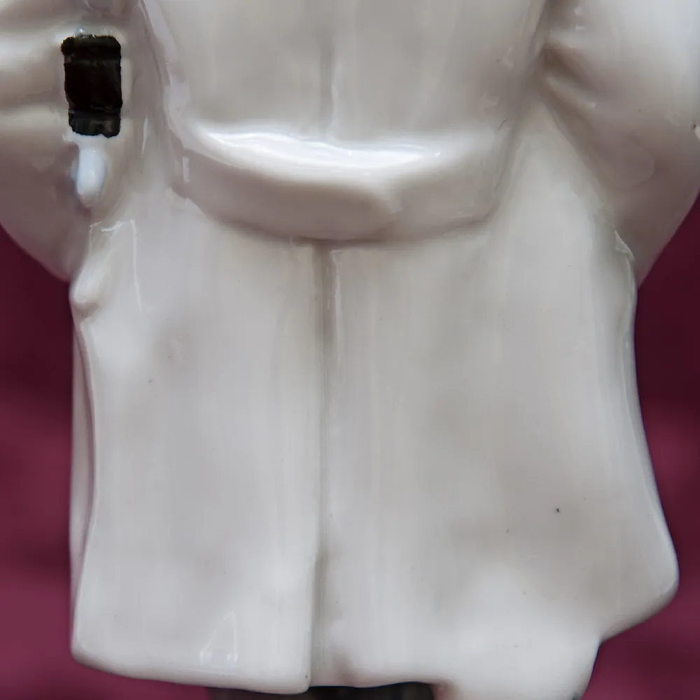 Коллекционная Авторская Фарфоровая статуэтка «Мальчик с коньками», ЛФЗ СССР 1958 год.