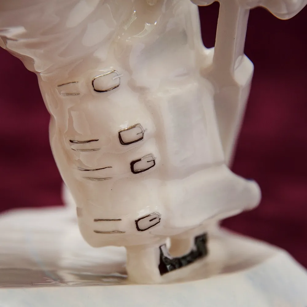 Коллекционная Фарфоровая Статуэтка «Вратарь - Хоккей - Спорт» Россия.