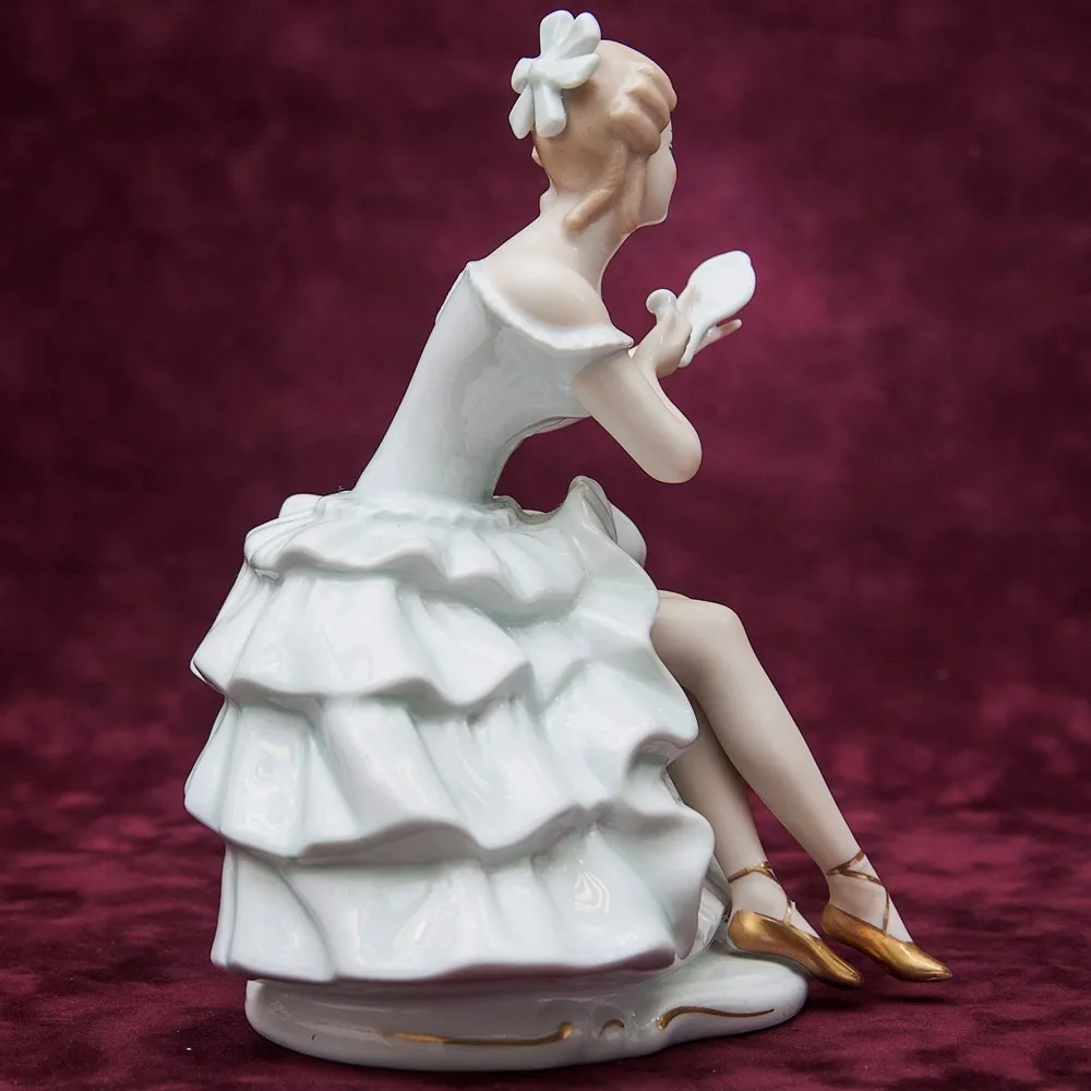 Фарфоровая статуэтка «Балерина c зеркальцем» ВАЛЕНДОРФ - WALLENDORF  Германия -1963 год.