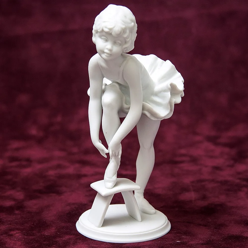 Коллекционная Статуэтка «Маленькая балерина», бисквитный фарфор Kaiser, Германия -1979 год.