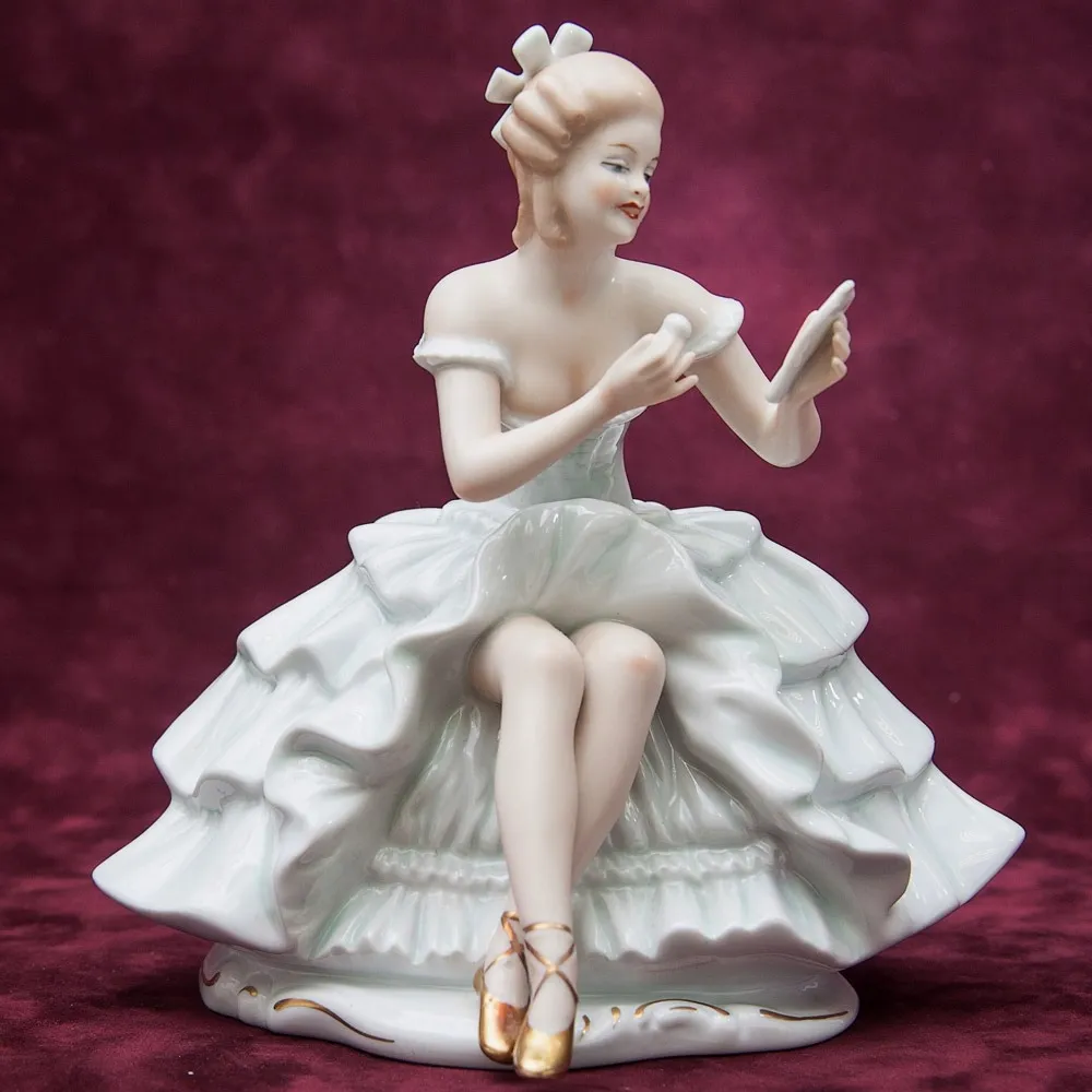 Фарфоровая статуэтка «Балерина c зеркальцем» ВАЛЕНДОРФ - WALLENDORF  Германия -1963 год.