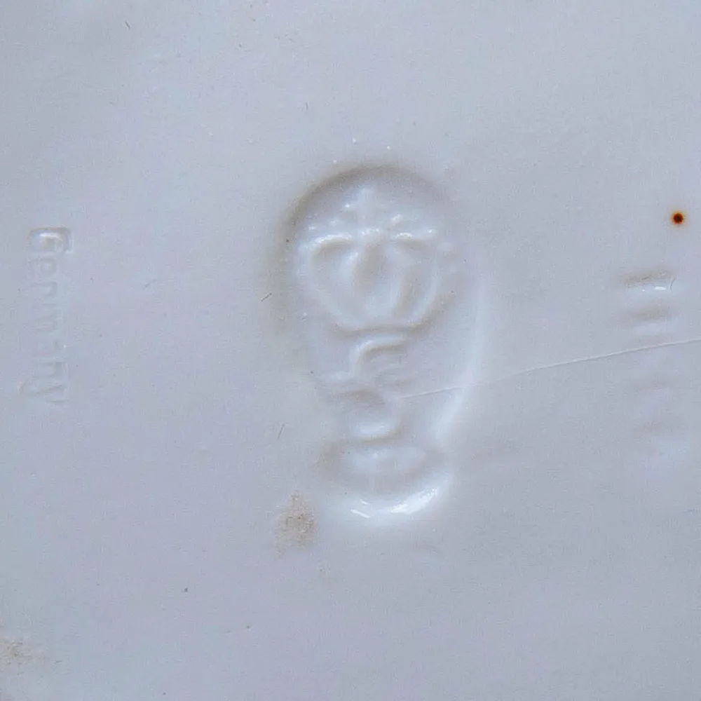 Редкость!!! Фарфоровая Шкатулка - Статуэтка «Дама в зеленом платье». SITZENDORF Германия