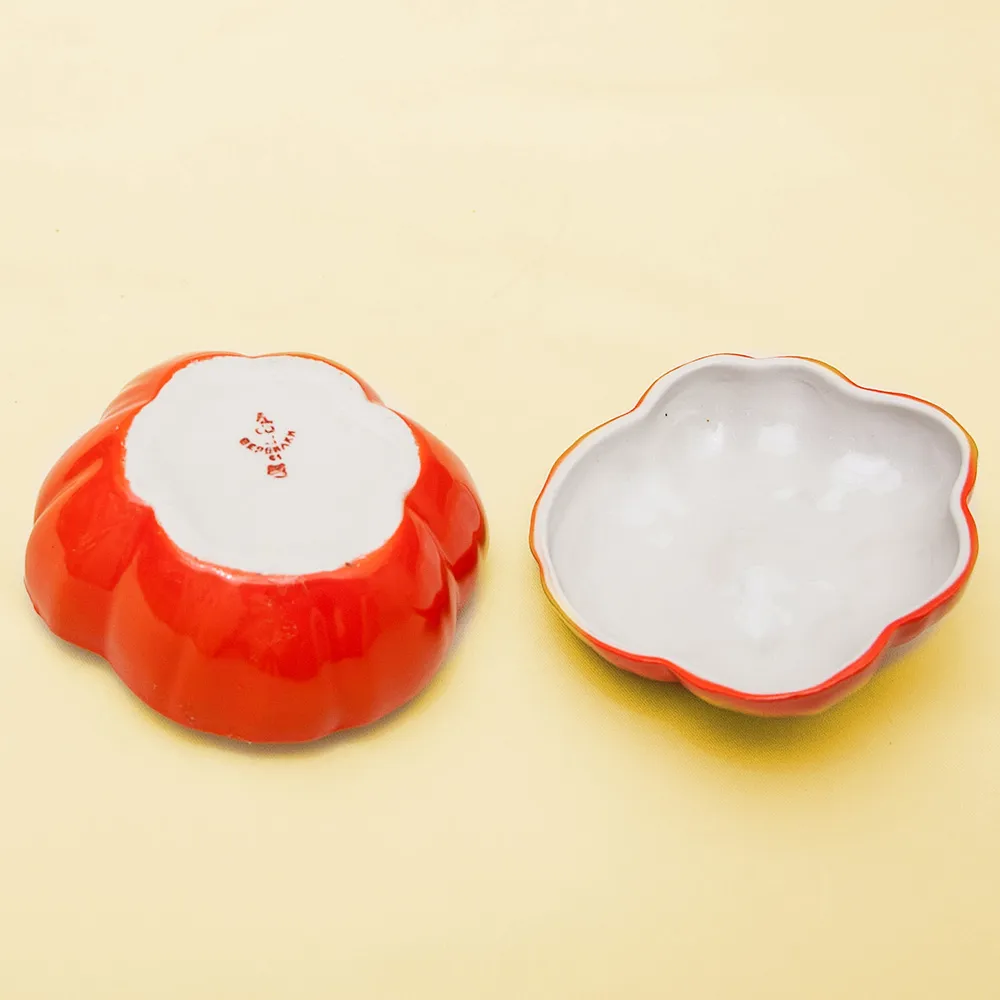 Шкатулка - Бонбоньерка «Сеньор Помидор» Фарфор - ДФЗ Вербилки - СССР - 1961 год.