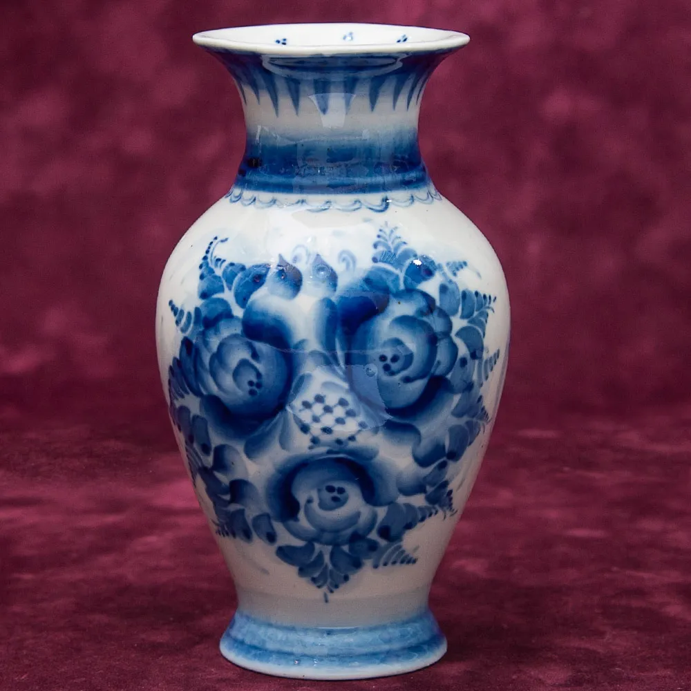 Авторская Коллекционная Фарфоровая Ваза «Розы» СССР ГЖЕЛЬ - 1980 год.