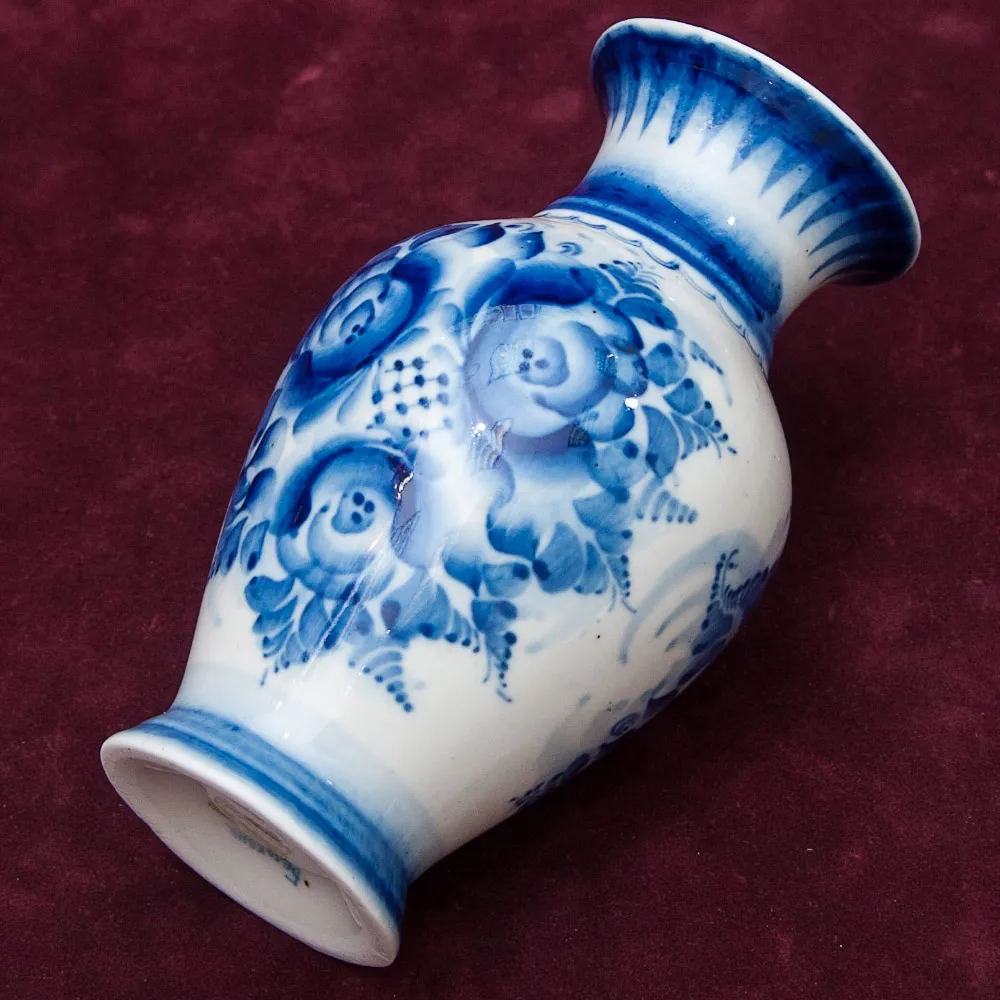 Авторская Коллекционная Фарфоровая Ваза «Розы» СССР ГЖЕЛЬ - 1980 год.