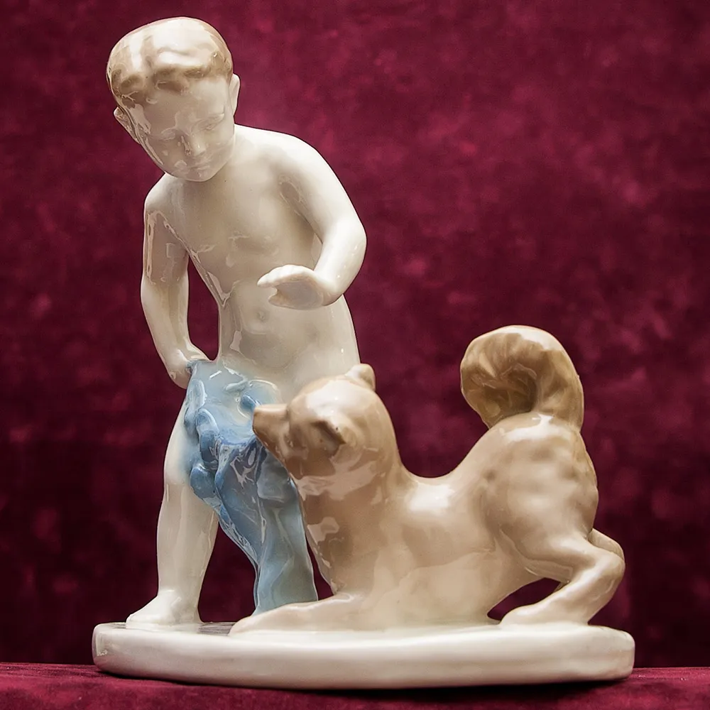 Фарфоровая Статуэтка «Мальчик с собакой» Артель КЕРАМИК - CCCР 50 -е годы ХХ века.