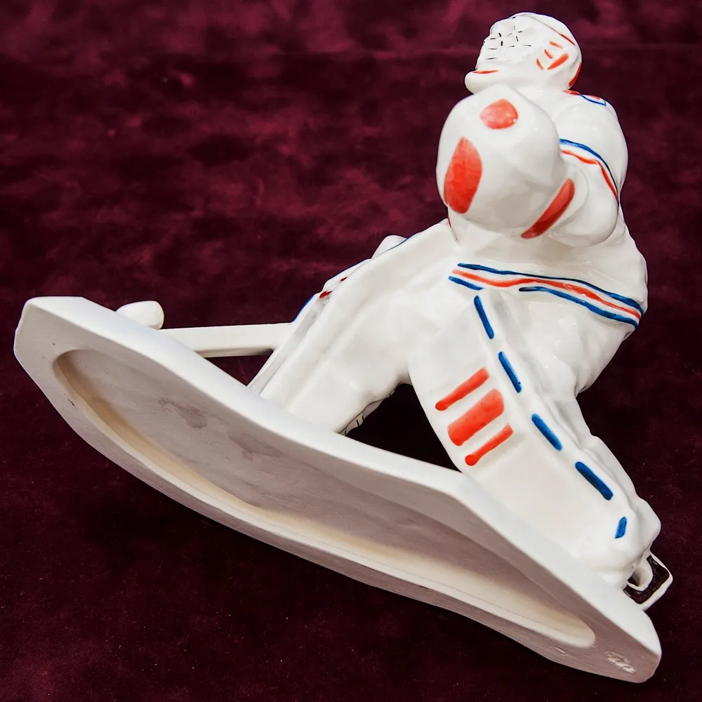 Коллекционная Фарфоровая Статуэтка «Вратарь - Хоккей - Спорт» Россия.