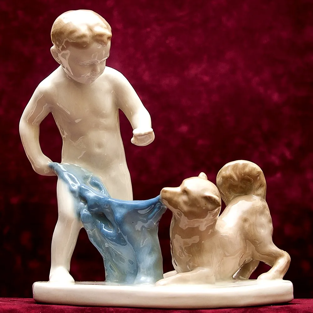 Фарфоровая Статуэтка «Мальчик с собакой» Артель КЕРАМИК - CCCР 50 -е годы ХХ века.