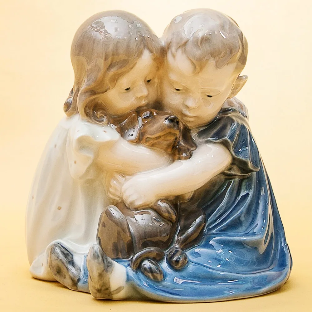 Фарфоровая Статуэтка «Дети с таксой» ROYAL COPENHAGEN Дания, 1975-1979 гг.