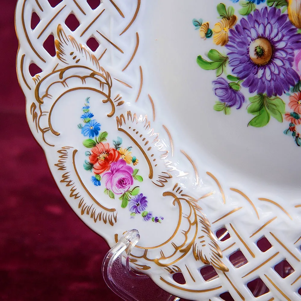 Прорезной Фарфор Коллекционная Тарелка - Блюдо «Садовый букет», SP Dresden Германия.