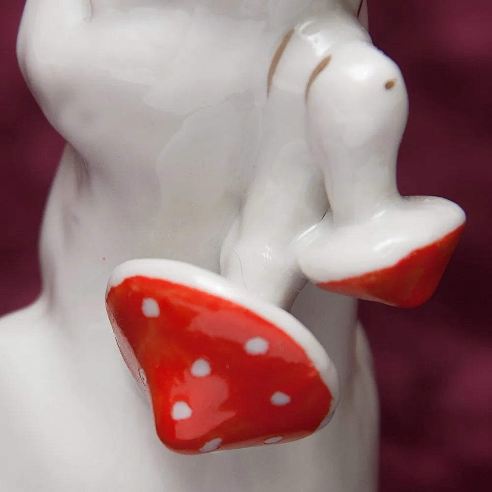 Коллекционная Фарфоровая статуэтка «Заяц с мухоморами», СССР Полонне ЗХК, 50-е гг. 