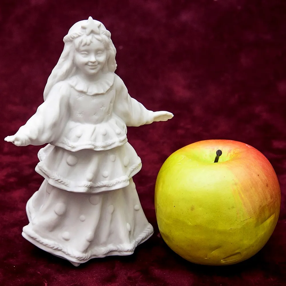 Коллекционная Авторская Статуэтка «Ёлочка» из серии «Детский Утренник», фарфор ИФЗ, Россия.