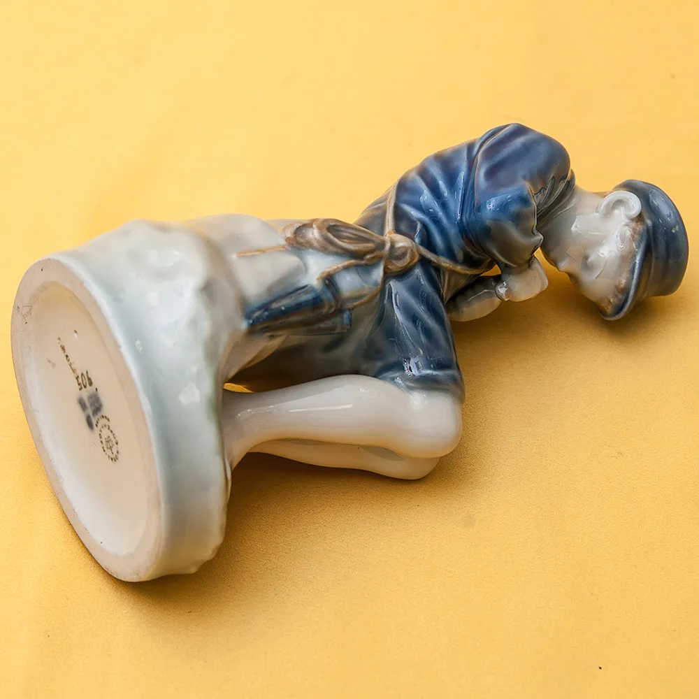 Фарфоровая Статуэтка «Мальчик - Пастух» ROYAL COPENHAGEN,  Дания, 50 -е годы ХХ века.