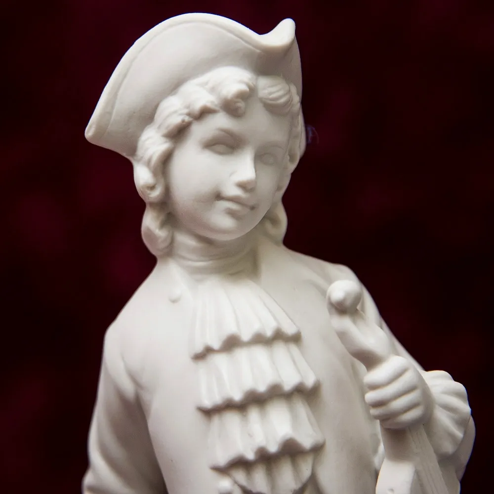 Коллекционная Фарфоровая статуэтка «Музыкант. Юный Скрипач», Германия конец ХХ века.. 