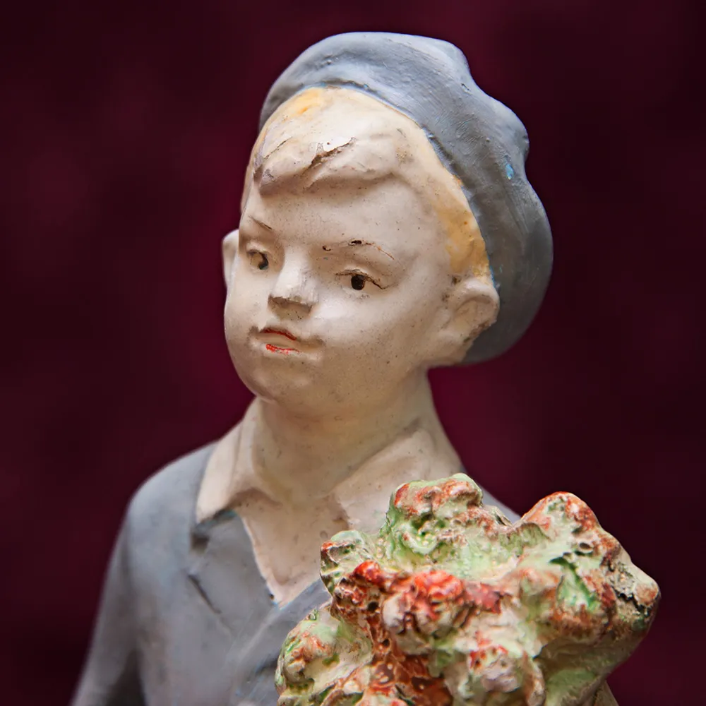 Гипсовая статуэтка «Первый раз - в Первый Класс» КГЗ СССР - 50-е годы ХХ века.