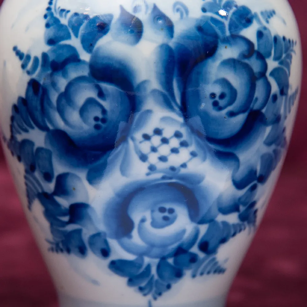 Авторская Коллекционная Фарфоровая Ваза «Розы» СССР ГЖЕЛЬ - 1980 год.