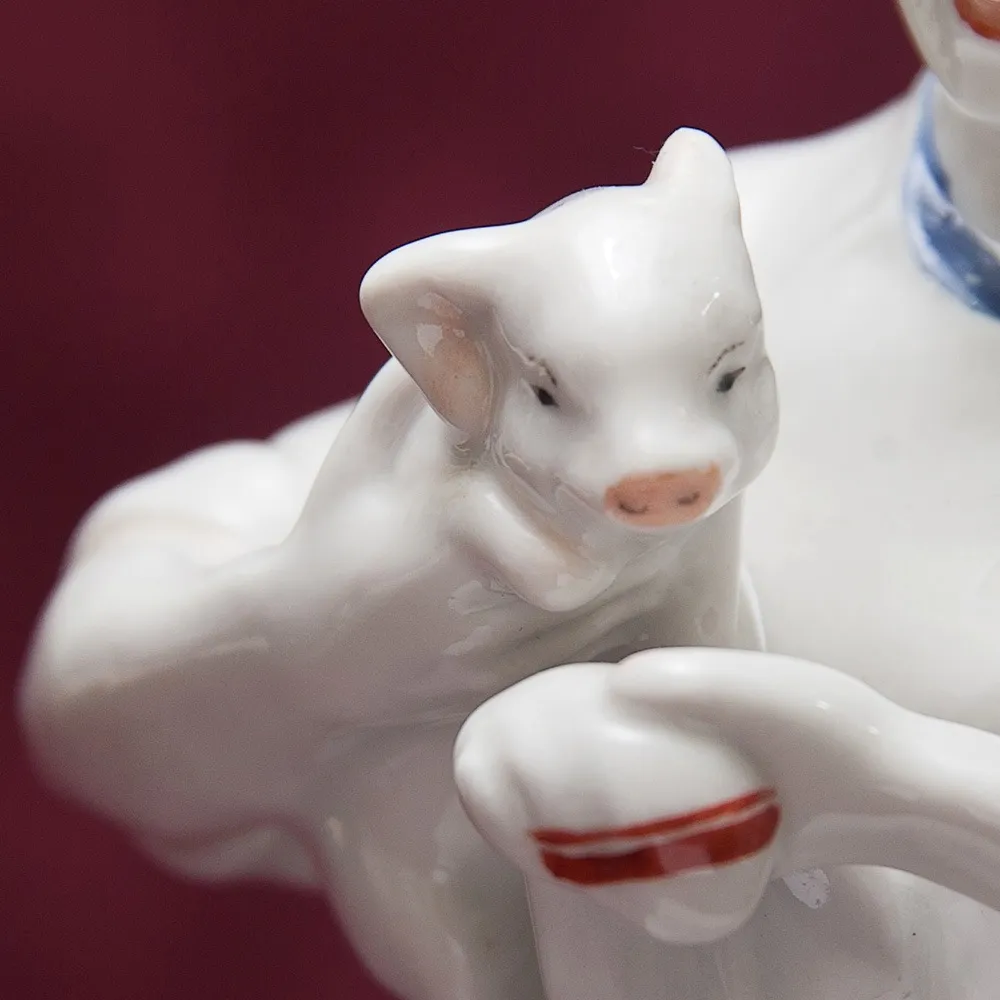 Редкость! Авторская Фарфоровая статуэтка «Свинарка с поросенком», СССР ЛФЗ - 1953 год.