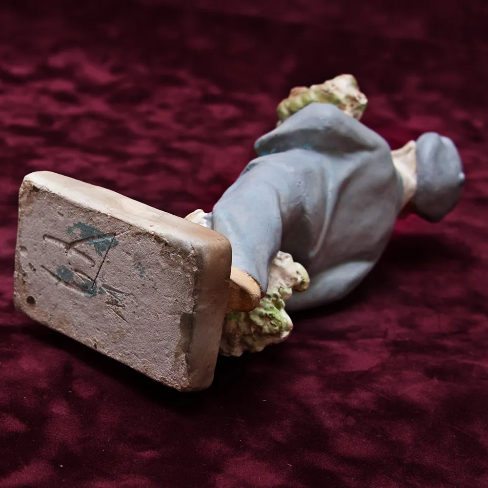 Гипсовая статуэтка «Первый раз - в Первый Класс» КГЗ СССР - 50-е годы ХХ века.