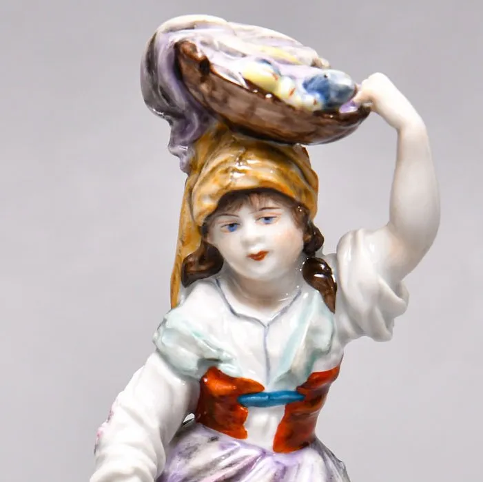 Коллекционная Фарфоровая Статуэтка «Девочка - Торговка рыбой», VOLKSTEDT Германия -50 гг.