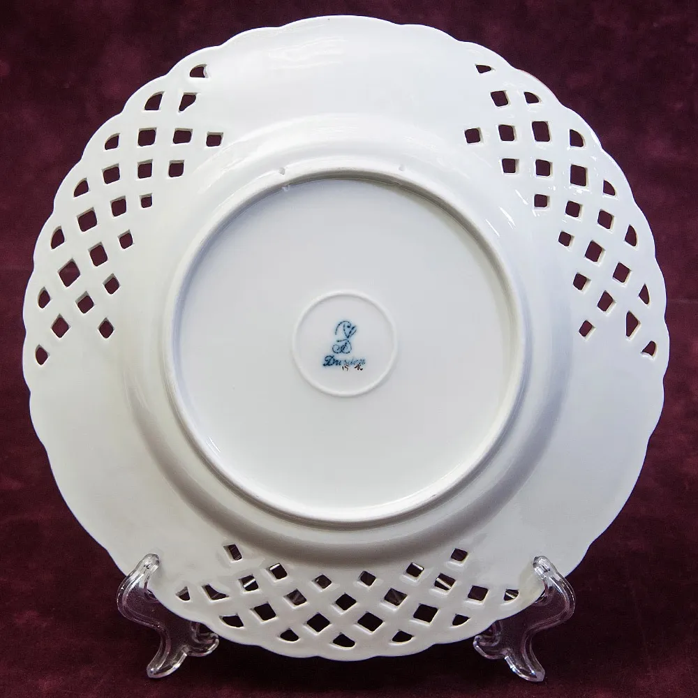 Прорезной Фарфор Коллекционная Тарелка - Блюдо «Садовый букет», SP Dresden Германия.