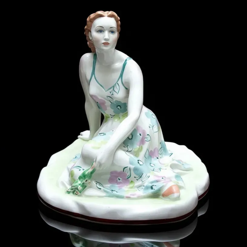 Авторская Фарфоровая Статуэтка «Летний день, Жена писателя А. Толстого» ДФЗ Дулево СССР -1958 год.