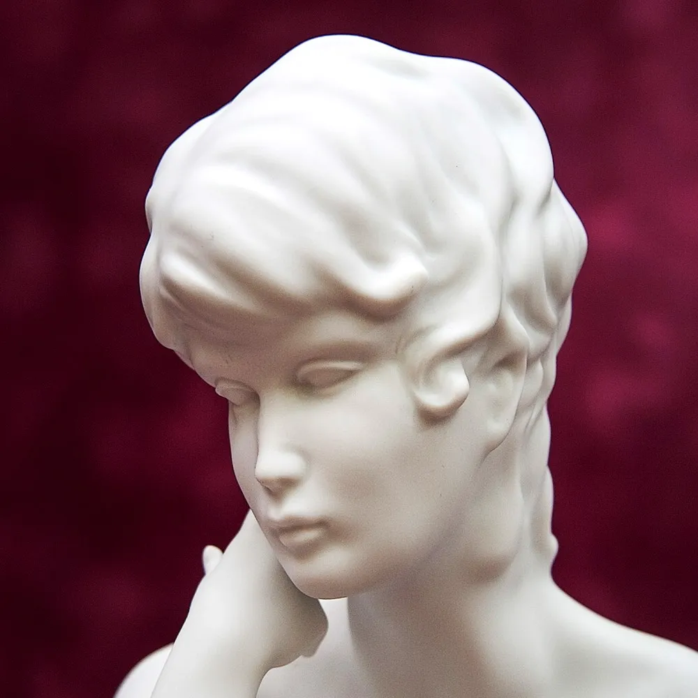 Бисквитный Фарфор - Статуэтка «Грёзы» Н-23см., Kaiser, Германия - 1990 год.