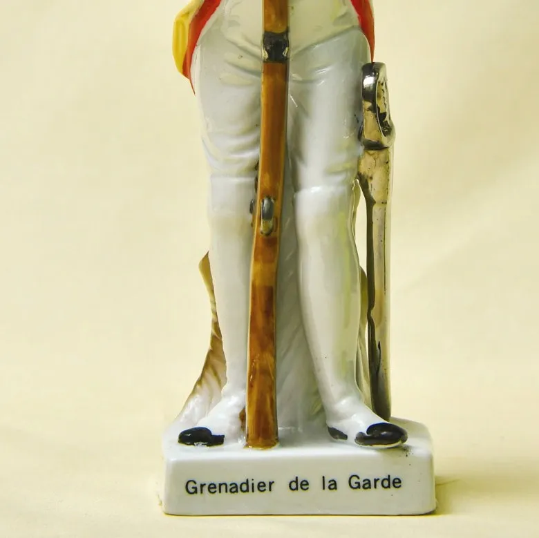 Фарфоровая Cтатуэтка Солдата - «Гренадёр Охраны» из серии «Армия Наполеона», Германия - 60-е гг.
