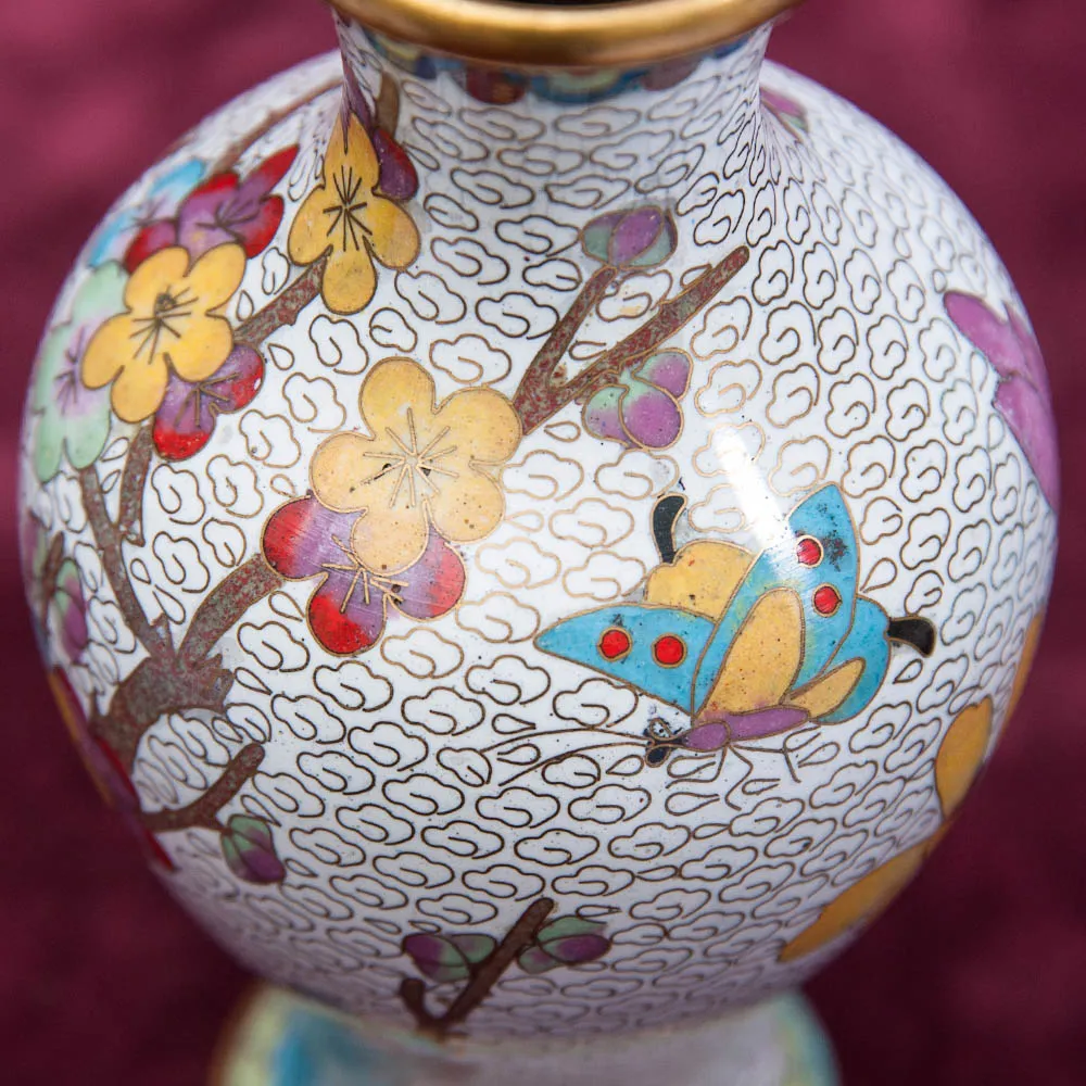 Винтажные Парные Вазы «Цветение Сакуры» в технике « Клуазоне» Китай 50 -е годы ХХ века Н - 19 см.