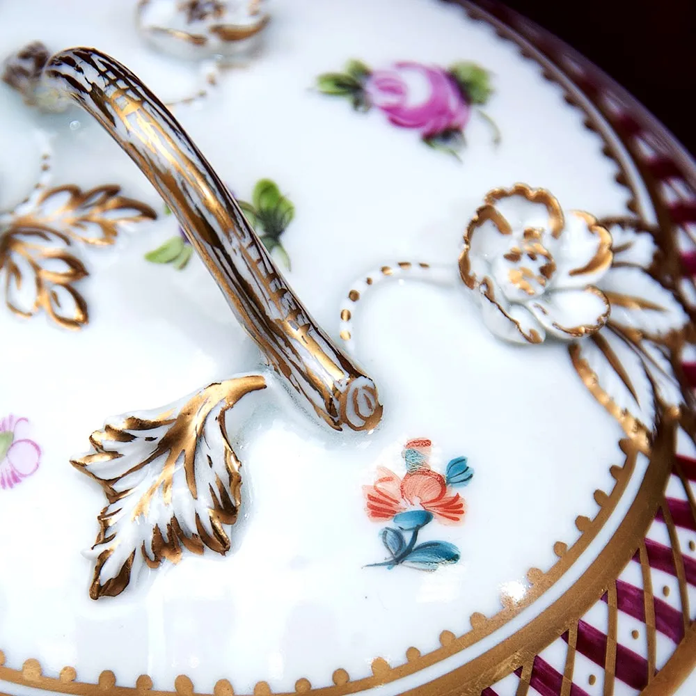 Редкость! Коллекционная Шкатулка-Бонбоньера «Грация» Фарфор SP Dresden Германия.