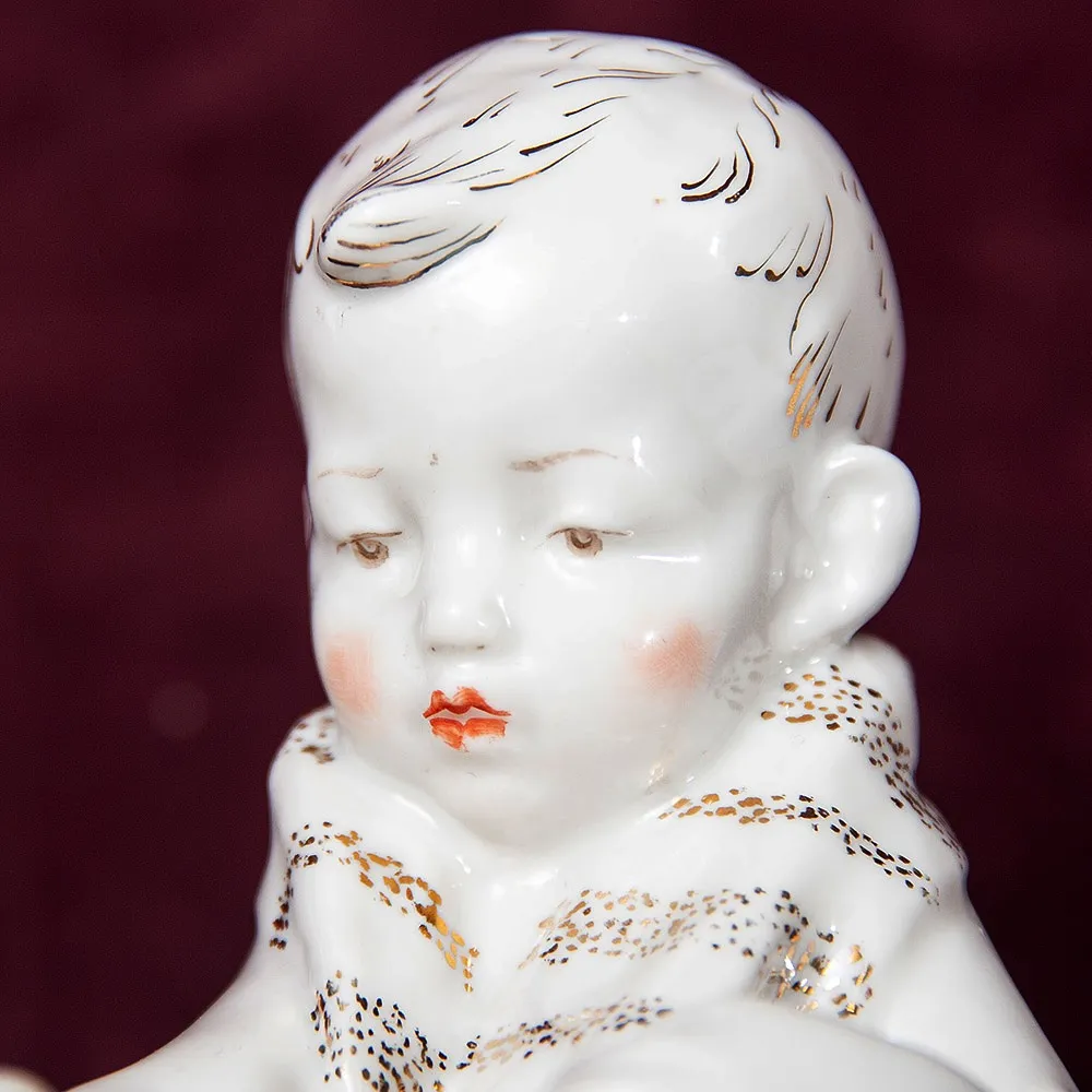 Статуэтка - Фарфоровая Статуэтка «Мальчик с Сандалией» СССР, Песочное -1960 год.