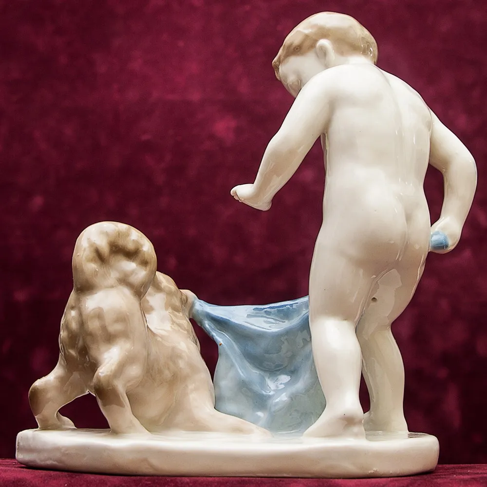 Фарфоровая Статуэтка «Мальчик с собакой» Артель КЕРАМИК - CCCР 50 -е годы ХХ века.