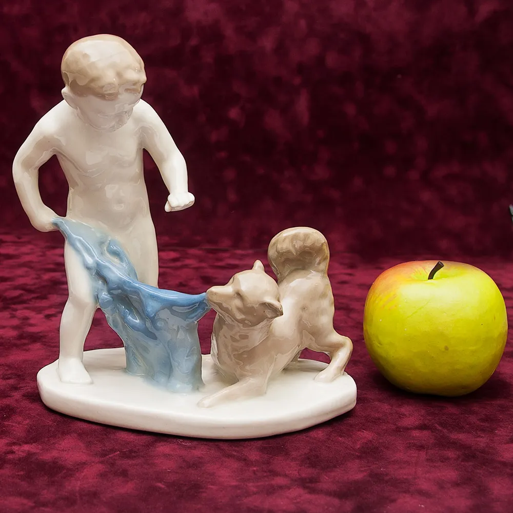 Фарфоровая Статуэтка «Мальчик с собакой» Артель КЕРАМИК - CCCР 50 -е годы ХХ века.