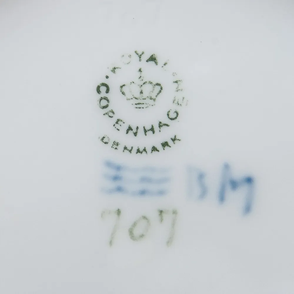 Фарфоровая Статуэтка «Дети с таксой» ROYAL COPENHAGEN Дания, 1975-1979 гг.