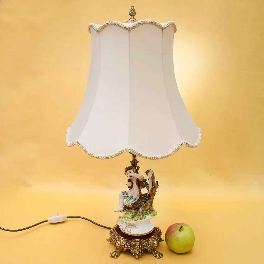 Электрическая Лампа - Светильник - Статуэтка «Мальчик с дудочкой» Фарфор Испания.