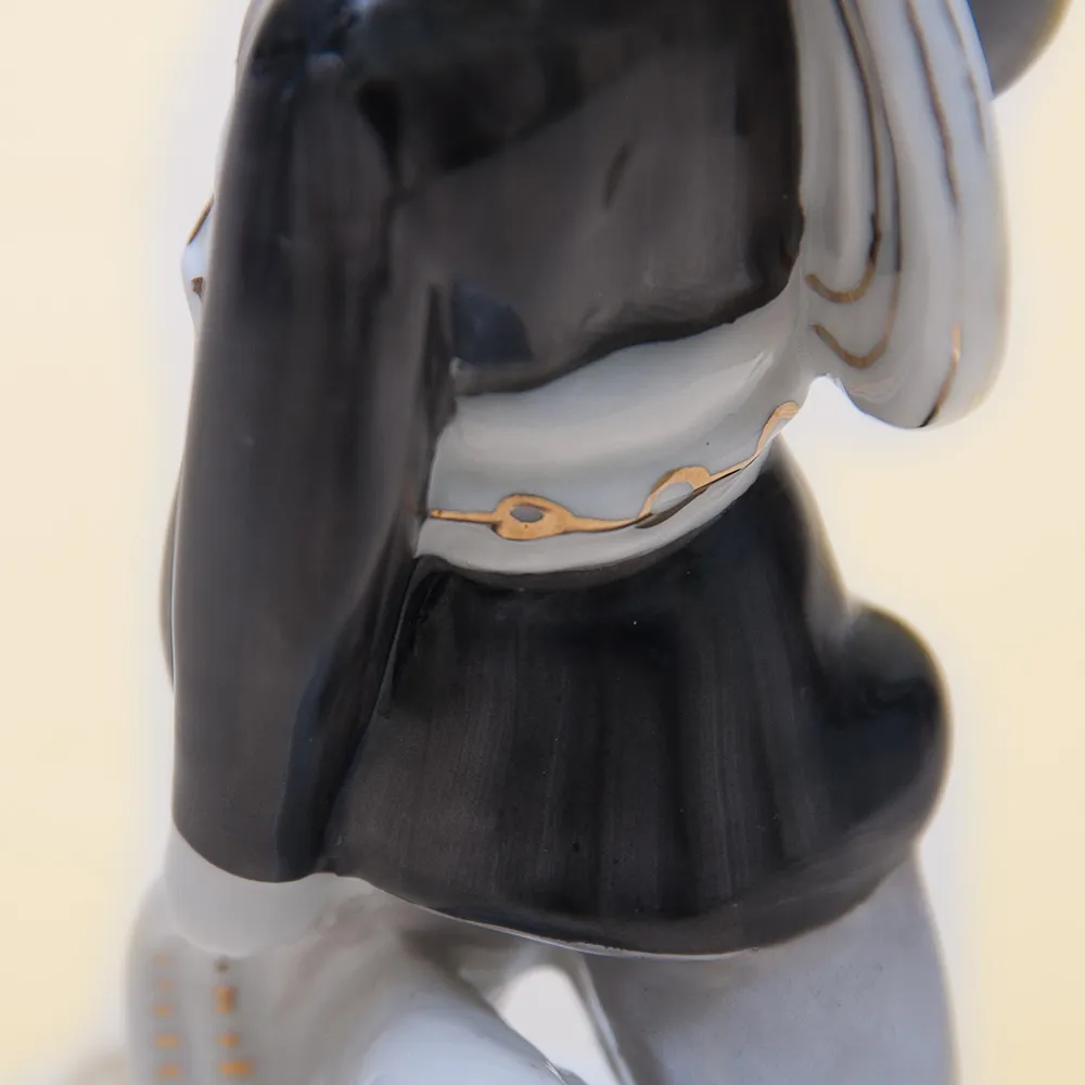 Коллекционная Фарфоровая статуэтка «Юный электрик», ДФЗ Вербилки СССР, середина ХХ века. 