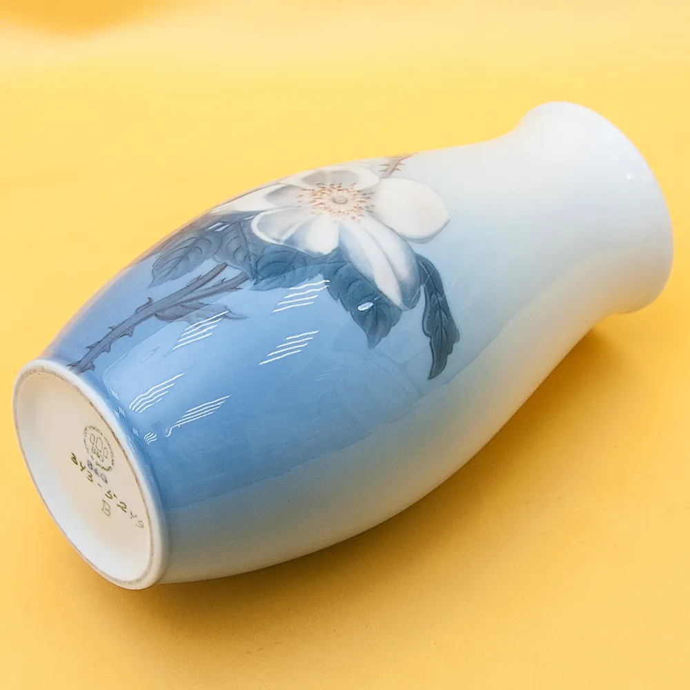 Фарфоровая Ваза «Цветы Шиповника», B&G Copenhagen Porcelain, Дания - 1962-1970гг.
