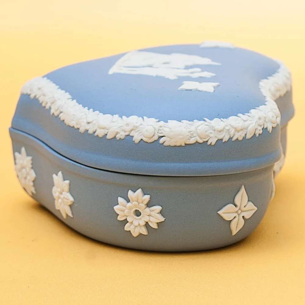 Шкатулка - Бонбоньерка «Атлантида» фарфор ВЕДЖВУД, WEDGWOOD, Англия -1977 год.