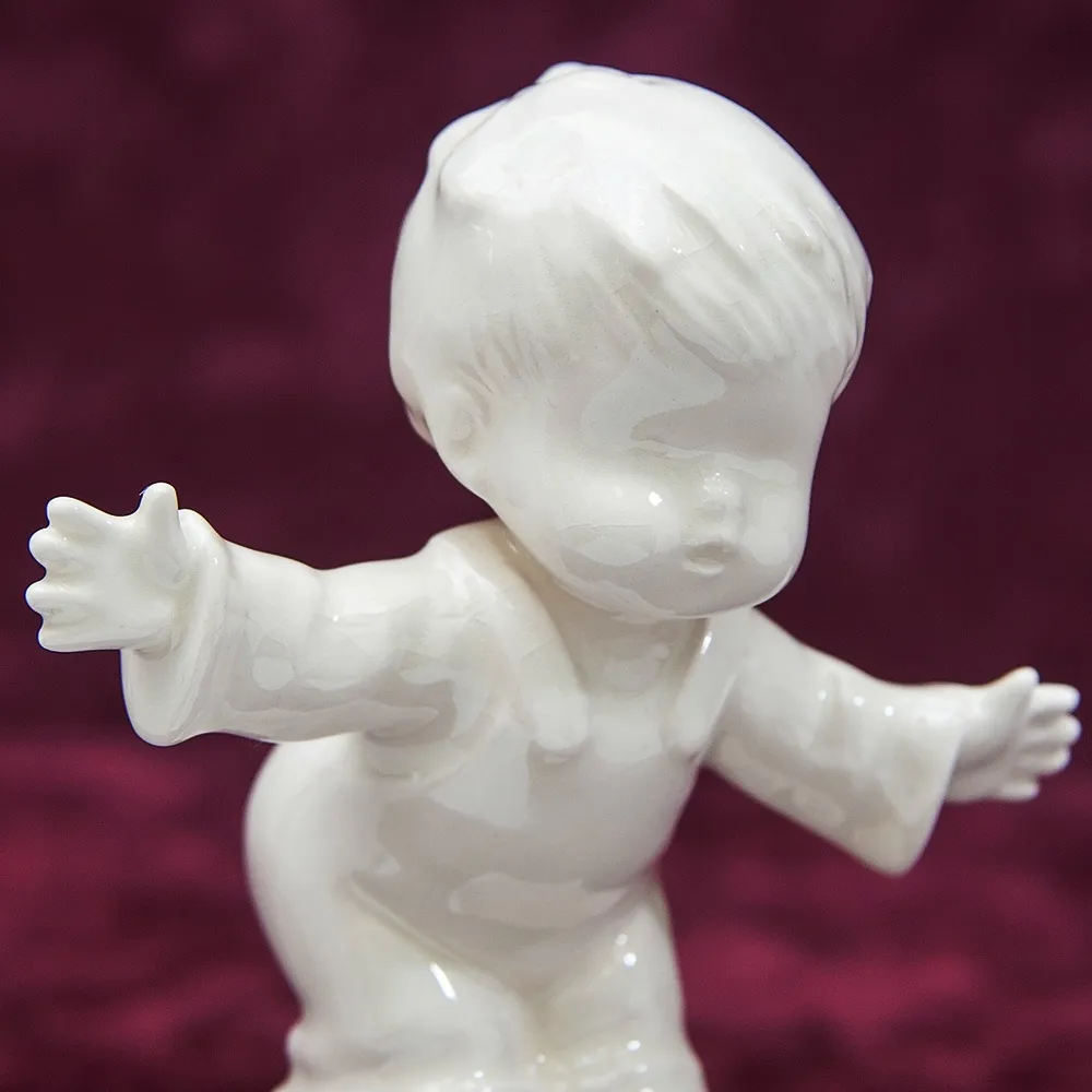 Коллекционная Статуэтка «SOAP» - «МЫЛО» Фарфор, Goebel, Германия, 80 -е годы ХХ века.