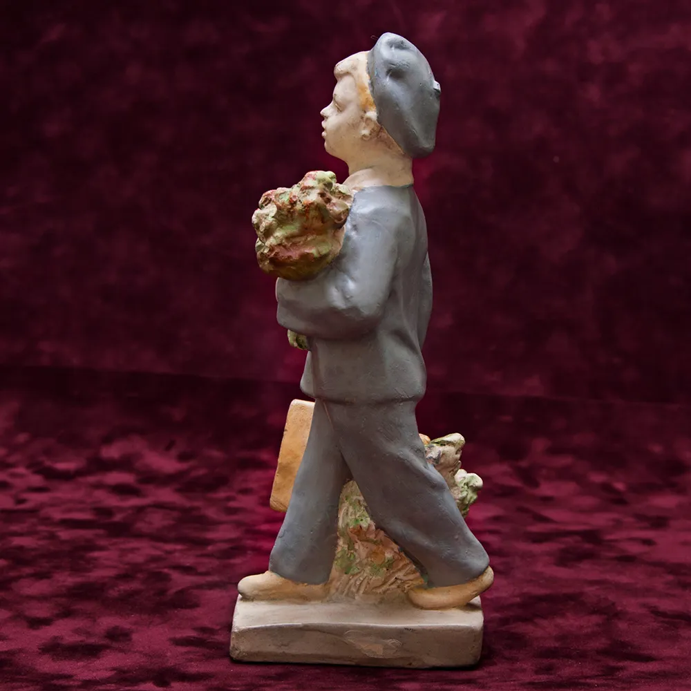 Гипсовая статуэтка «Первый раз - в Первый Класс» КГЗ СССР - 50-е годы ХХ века.