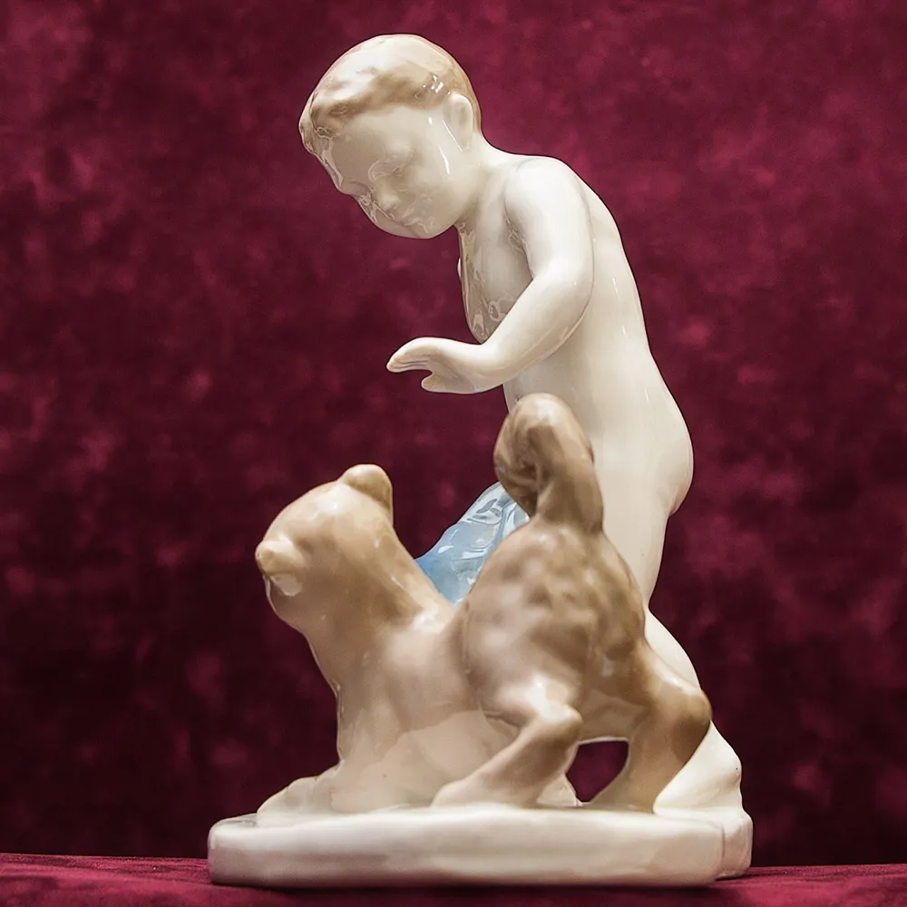 Фарфоровая Статуэтка «Мальчик с собакой» Артель КЕРАМИК - CCCР 50 -е годы ХХ века.