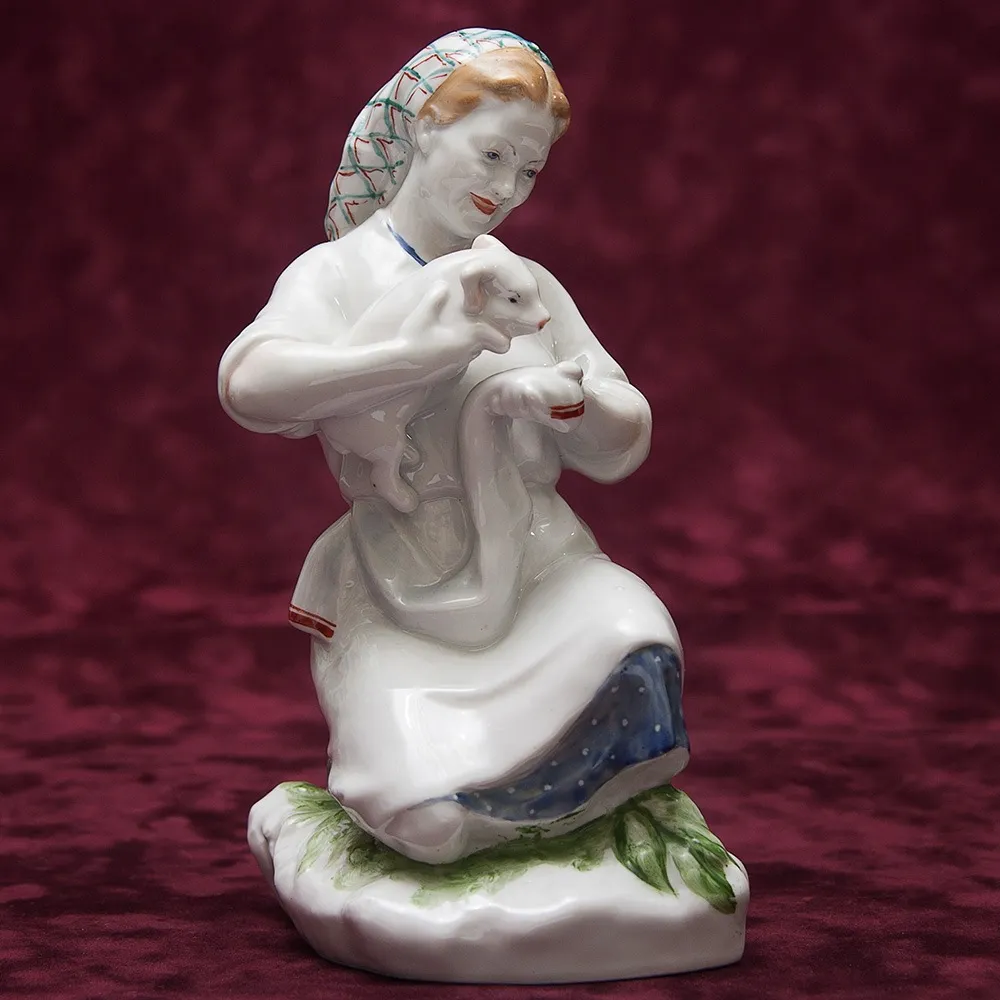 Редкость! Авторская Фарфоровая статуэтка «Свинарка с поросенком», СССР ЛФЗ - 1953 год.
