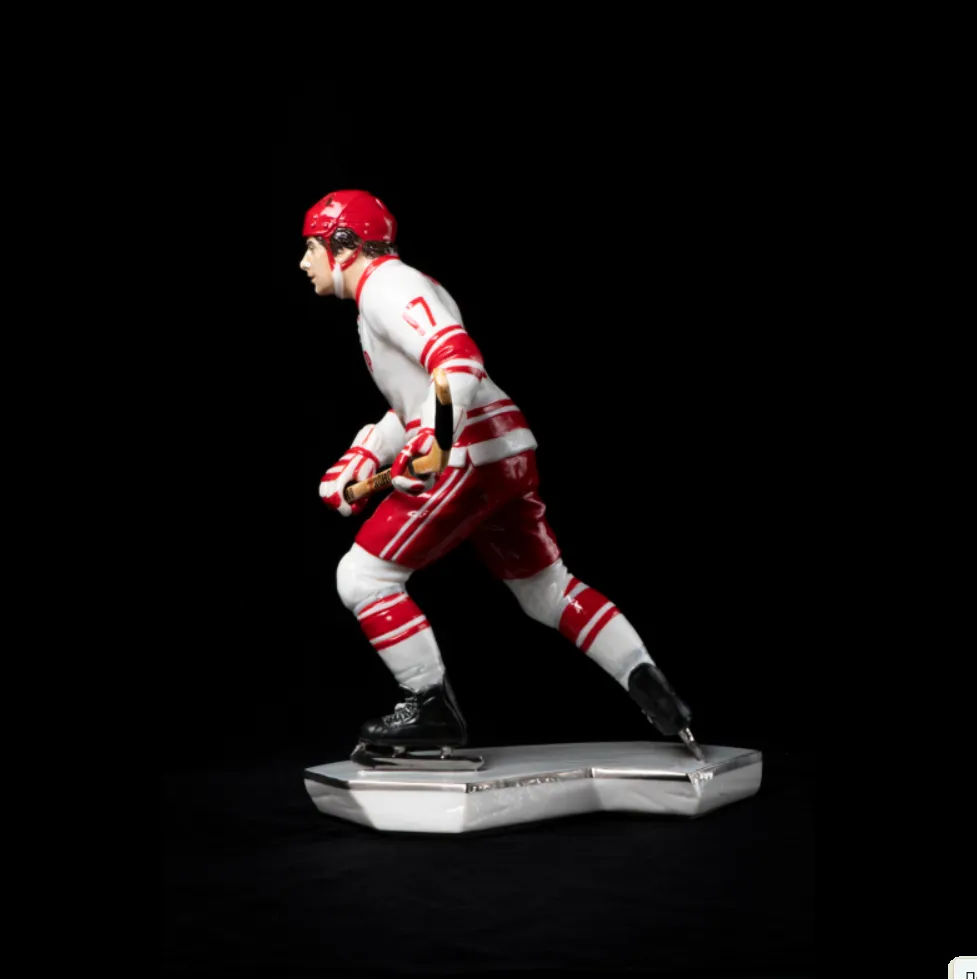 Коллекционная Авторская Статуэтка «Хоккеист СССР – Валерий Харламов №17», фарфор, Россия.