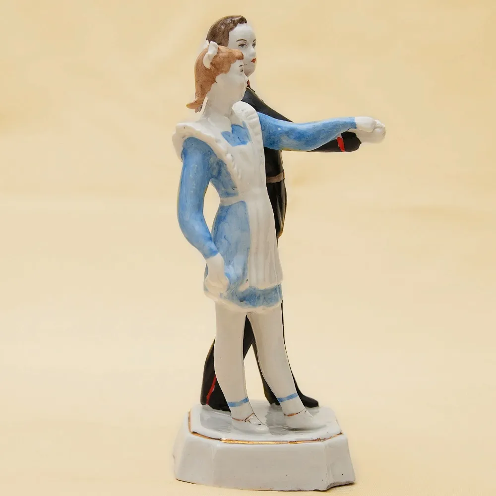 Статуэтка - Фарфоровая Композиция «Первый Вальс» СССР Дулево -1951 год.