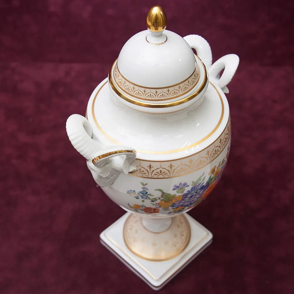 Коллекционный Авторский  Вазон из серии «Sanssouci» Фарфор KAISER Германия Н -31 см.