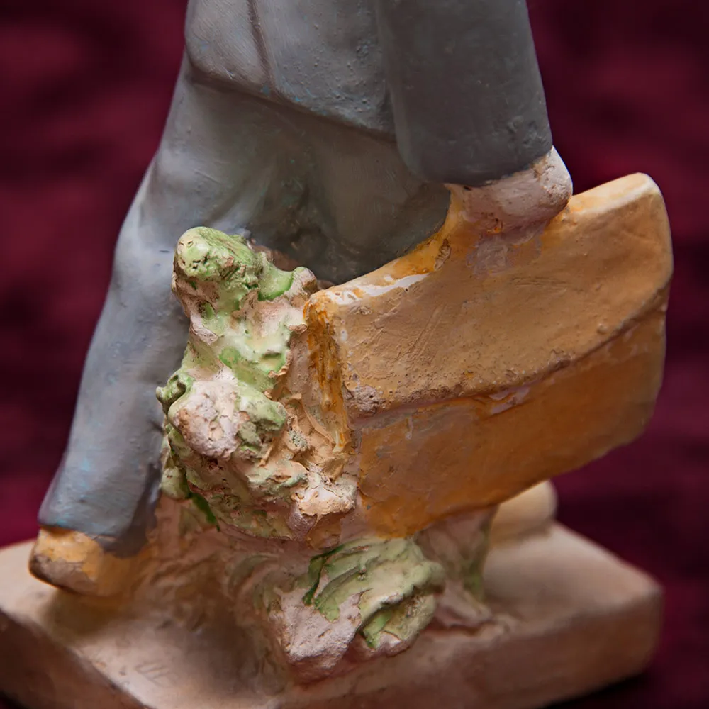 Гипсовая статуэтка «Первый раз - в Первый Класс» КГЗ СССР - 50-е годы ХХ века.