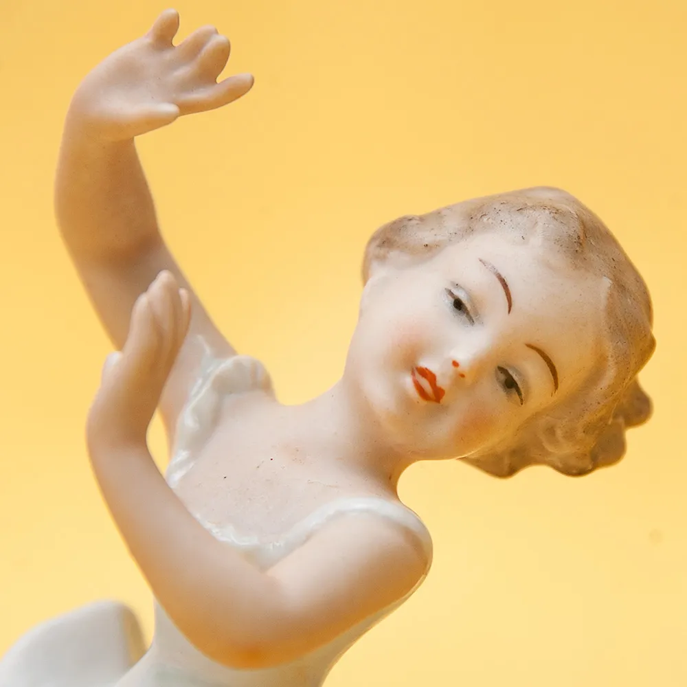 Коллекционная Фарфоровая статуэтка «Маленькая балерина», ВАЛЕНДОРФ - WALLENDORF  Германия.