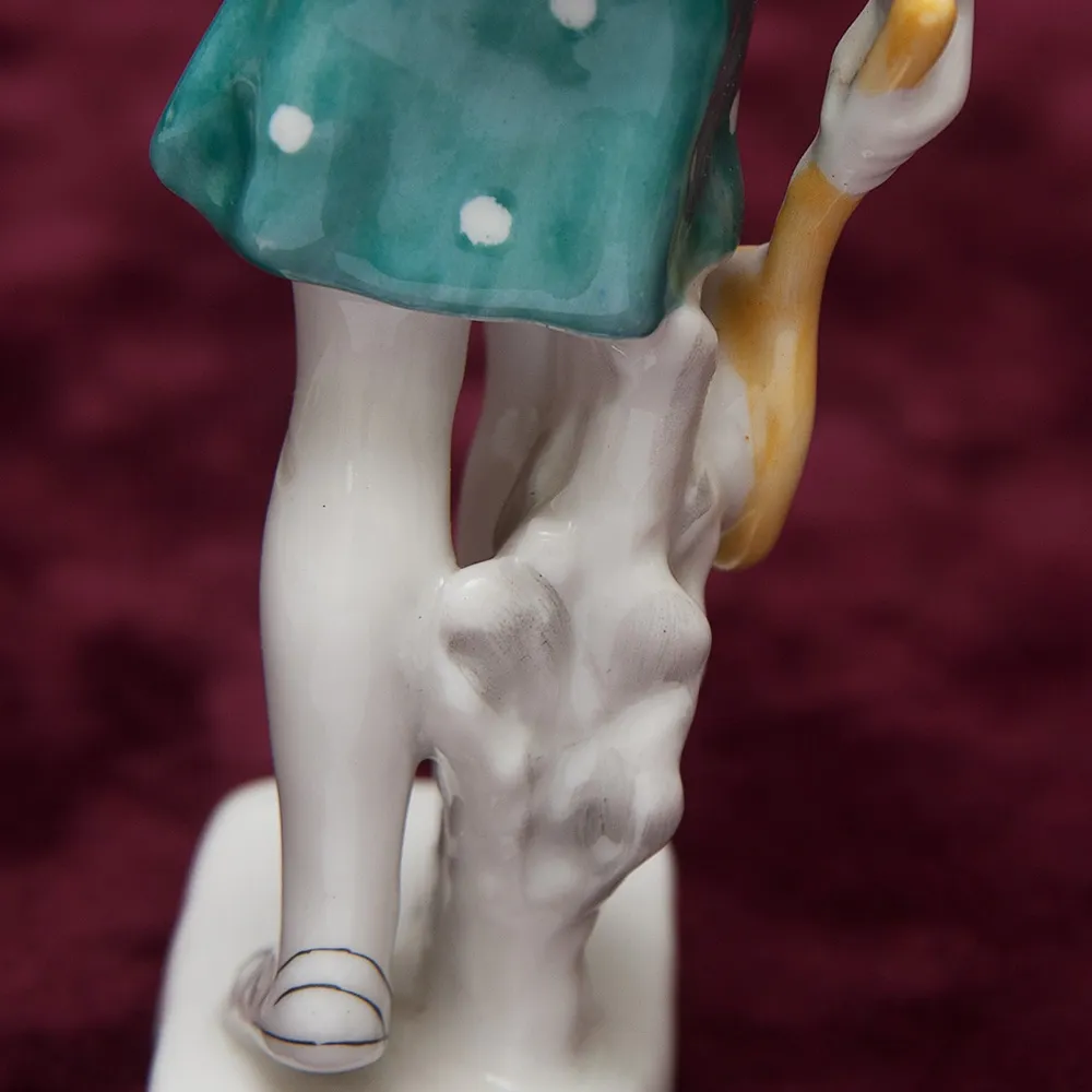 РЕДКОСТЬ!! Фарфоровая Статуэтка «Бадминтонистка», ЛФЗ СССР - 1955 год.