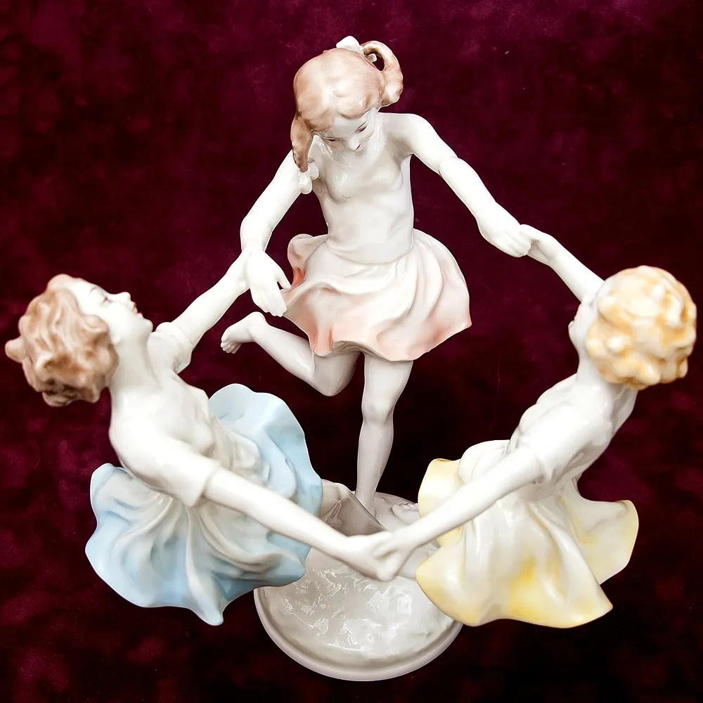 Фарфоровая Статуэтка «Майский Танец», Hutschenreuther, Германия -1955-1968 годы.