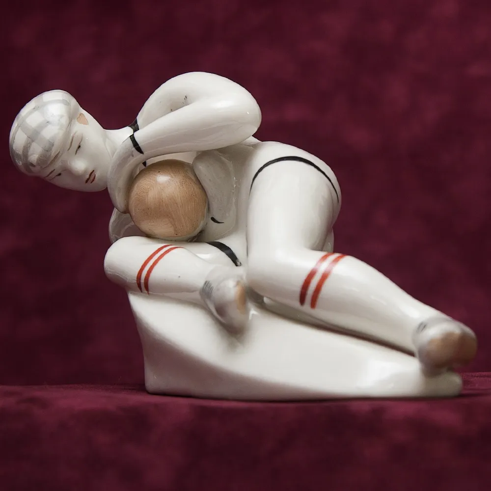 Коллекционная Фарфоровая статуэтка «Футбольный вратарь», СССР Полонне ЗХК. 