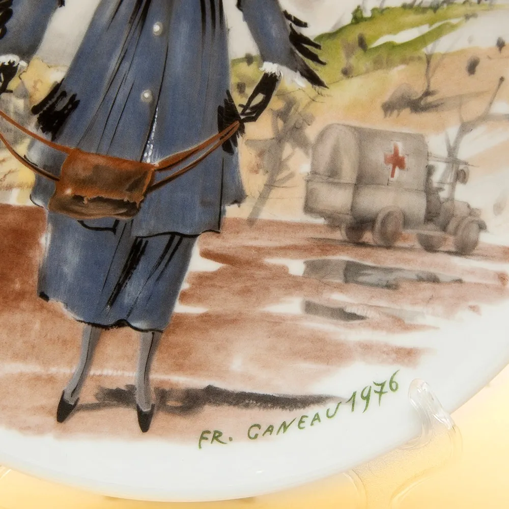 Коллекционная Тарелка «Женщина и 1915 год » Фарфор, Лимож, Limoges, Франция -1976 год.